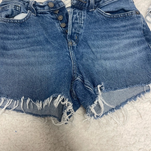 Universal Threads Denim Cut Off Shorts - Picture 4 of 4